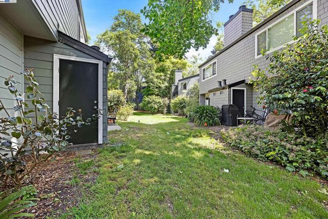 127 Temescal Cir, Townhouse with 2 bedrooms, 2 bathrooms and null parking in Emeryville CA | Image 25