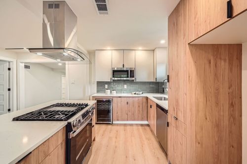 901 E 55th St, Austin, TX, 78751-1707 | Card Image
