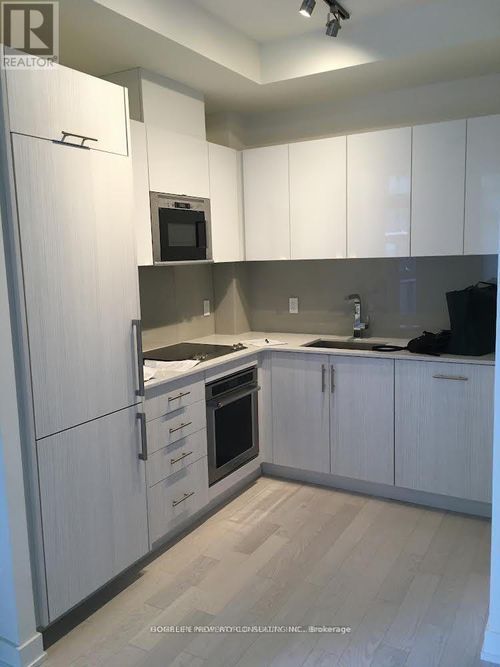 805-330 Richmond Street W, Toronto (Waterfront Communities), ON, M5V0M4 | Card Image