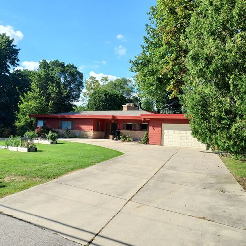 1130 E Fairy Chasm Rd, Bayside, WI, 53217-1426 | Card Image