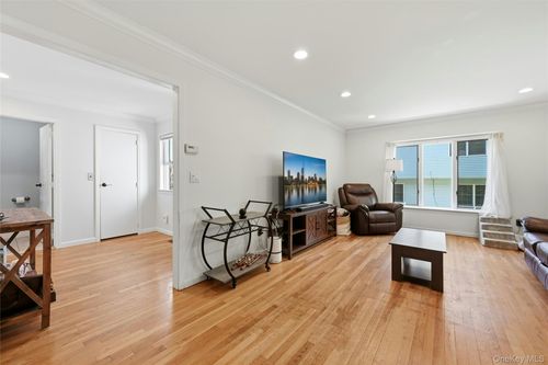 18-515 High St, Port Jefferson, NY, 11777-1835 | Card Image
