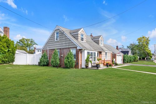 95 Wheeler Ave, Valley Stream, NY, 11580-3427 | Card Image