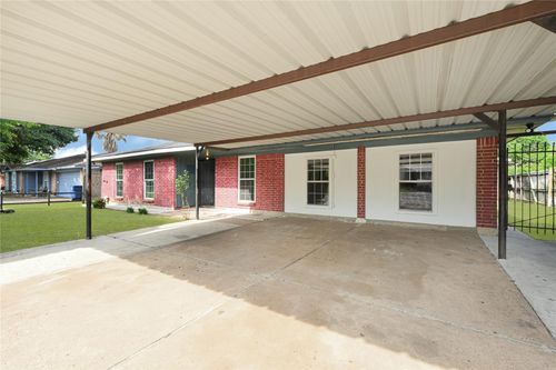 205 Timber Ln, Highlands, TX, 77562-2645 | Card Image