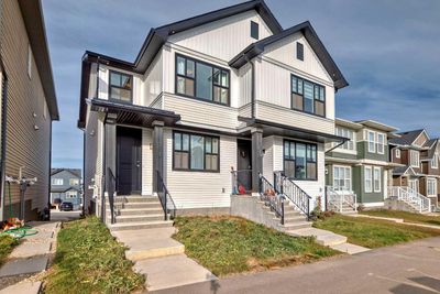 274 Aquila Dr Nw, Home with 3 bedrooms, 2 bathrooms and 2 parking in Calgary AB | Image 1