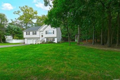 7 Little Treasure Drive, House other with 3 bedrooms, 2 bathrooms and null parking in Medford NY | Image 3