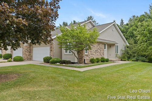 7-2220 Meadowglen Dr Ne, Grand Rapids, MI, 49505-7143 | Card Image