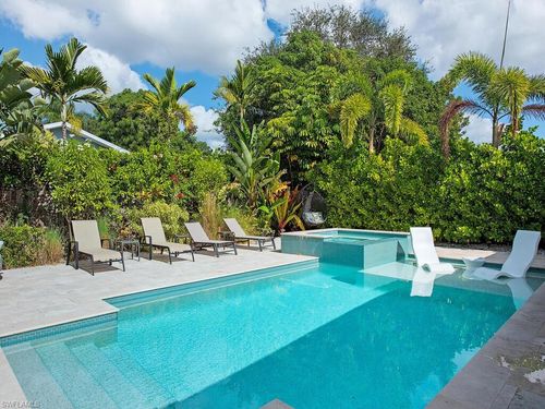 567 99th Ave, Naples, FL, 34108-2227 | Card Image