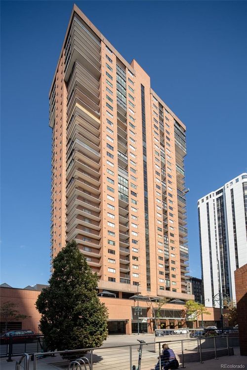 2002-1551 Larimer St, Denver, CO, 80202-1635 | Card Image