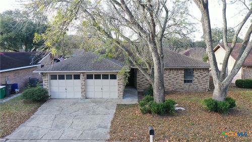 121 Byron Ln, Victoria, TX, 77901-3647 | Card Image