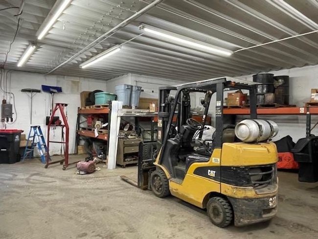 Fork lift included with sale | Image 9