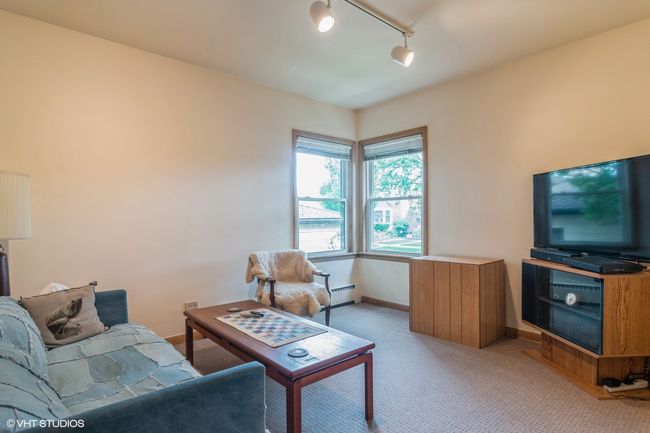 6445 N Oketo Ave, Home with 6 bedrooms, 3 bathrooms and 2 parking in CHICAGO IL | Image 11