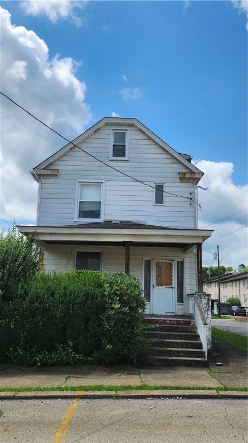 331 Walnut St, Vandergrift, PA, 15690-3401 | Card Image