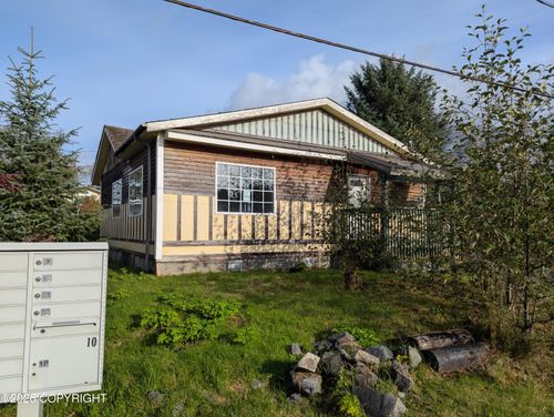 113 New Archangel St, Sitka, AK, 99835-7330 | Card Image