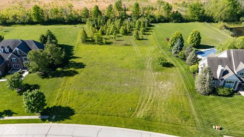 9335 Pleasant View Ln, Zionsville, IN, 46077-9807 | Card Image