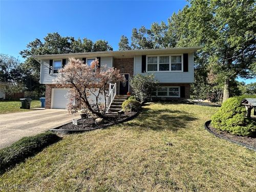 111 Magua Dr, Akron, OH, 44319-3725 | Card Image