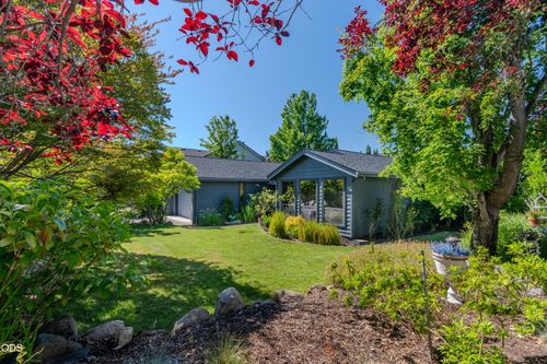 2471 Republic Way, Medford, OR, 97504-8534 | Card Image