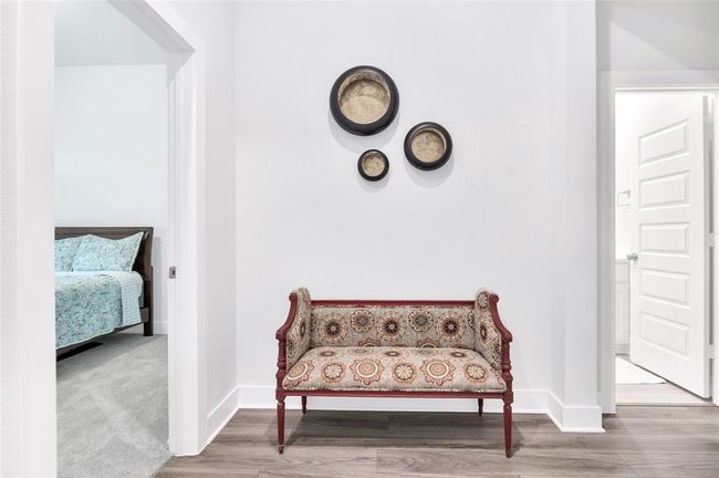 Open entry with high ceilings. | Image 6