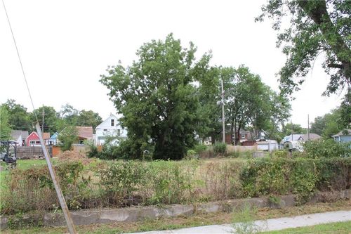 1512 Lake Ave, Kansas City, KS, 66103-1733 | Card Image