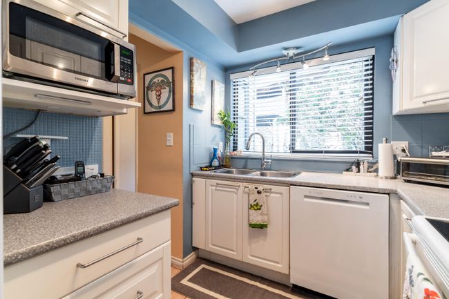 6736 Kneale Place, Townhouse with 3 bedrooms, 1 bathrooms and 1 parking in Burnaby BC | Image 10