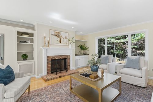 8-8 Fox Holw, Wayland, MA, 01778-3910 | Card Image