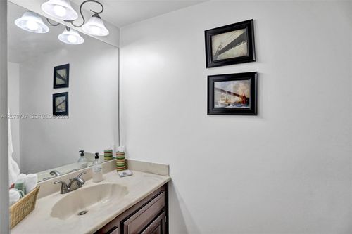 g-7064 Sw 114th Pl, Miami, FL, 33173-1881 | Card Image