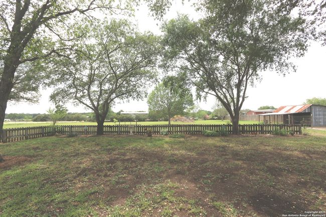 6359 Cooksey Rd, House other with 3 bedrooms, 2 bathrooms and null parking in Adkins TX | Image 43
