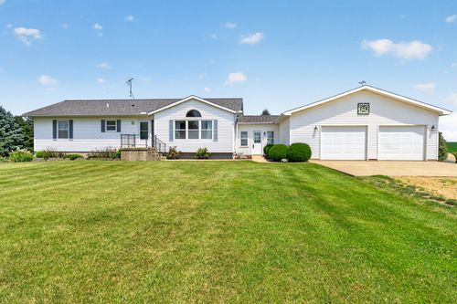 3958 200th St, Clinton, IA, 52732-8810 | Card Image
