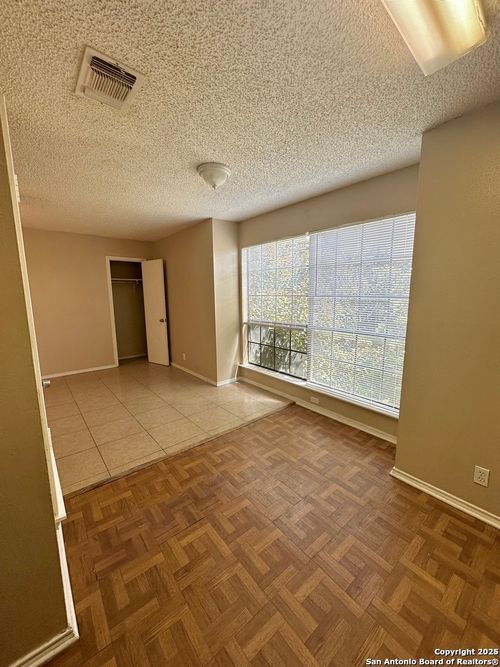 10529 Starcrest Dr, San Antonio, TX, 78217-2875 | Card Image