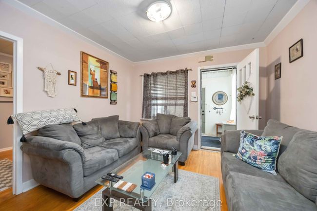 39 Rowntree Ave, House other with 2 bedrooms, 1 bathrooms and 1 parking in Toronto ON | Image 8