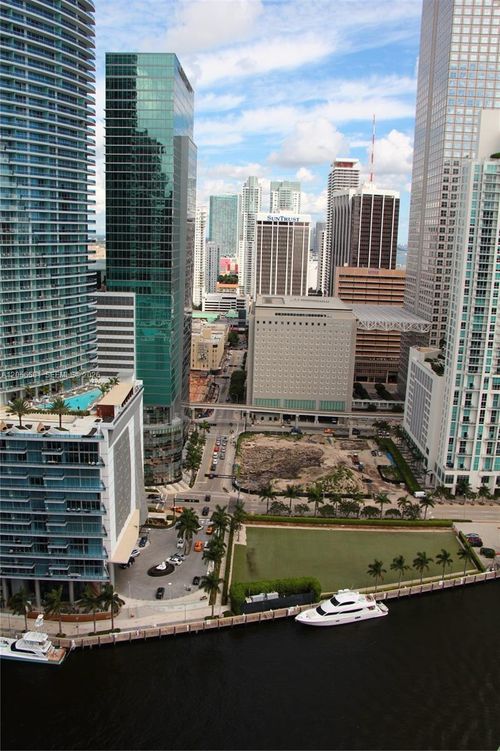 3006-465 Brickell Ave, Miami, FL, 33131-2494 | Card Image