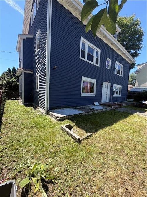 54 Pearl St, Pawtucket, RI, 02860-8516 | Card Image