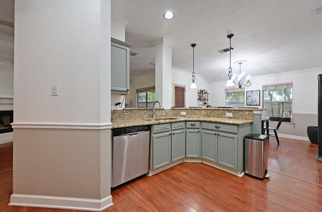 2041 Desco Dr, House other with 3 bedrooms, 2 bathrooms and 2 parking in Austin TX | Image 13