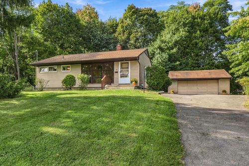 9 Glen Dr, Wappingers Falls, NY, 12590-1503 | Card Image