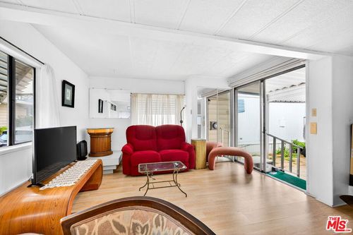 spc-43-11250 Playa St, Culver City, CA, 90230-3323 | Card Image