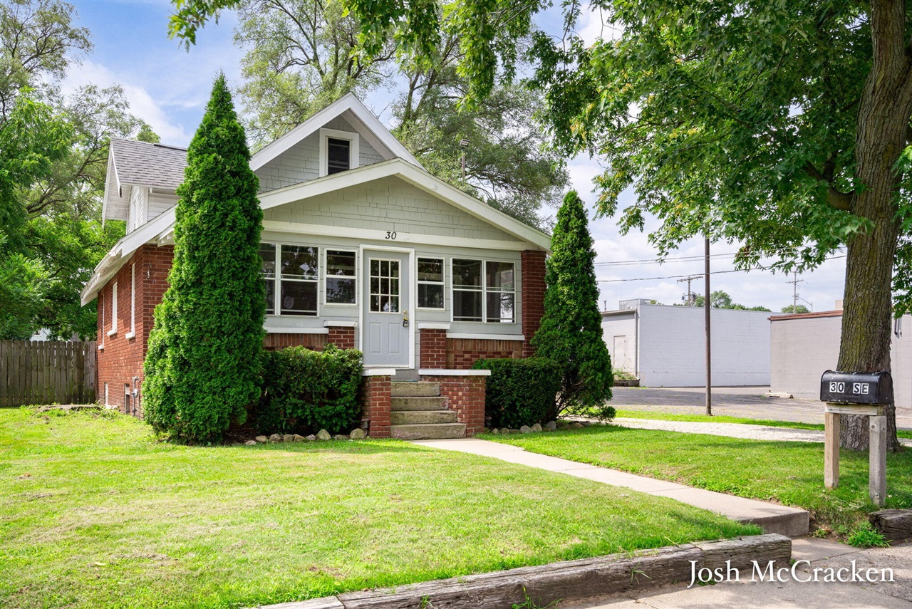 Celia St, Grand Rapids, MI 49548