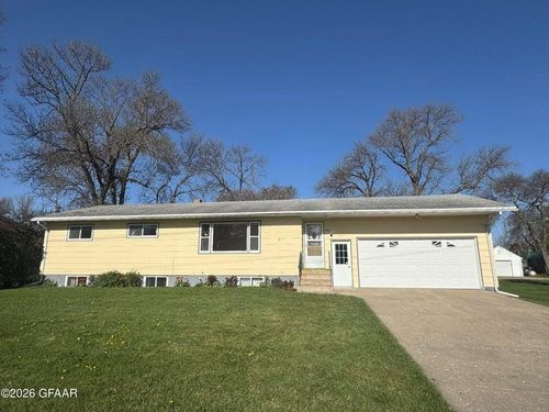 203 Park Ave N, Finley, ND, 58230-3042 | Card Image
