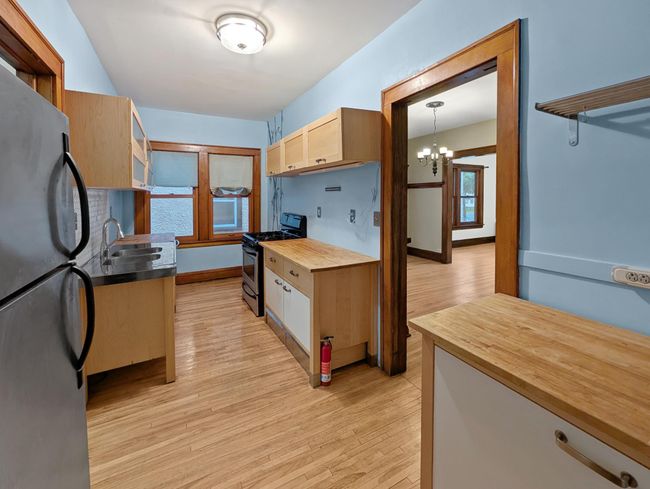 Spacious kitchen | Image 8