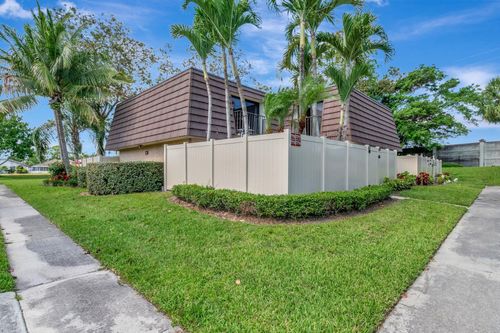 7715 77th Way, West Palm Beach, FL, 33407-6738 | Card Image