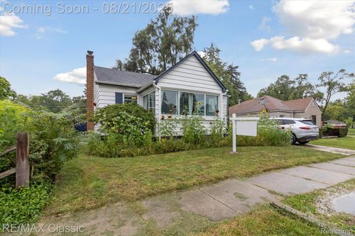 18543 Farmington Rd, Livonia, MI, 48152-3231 | Card Image