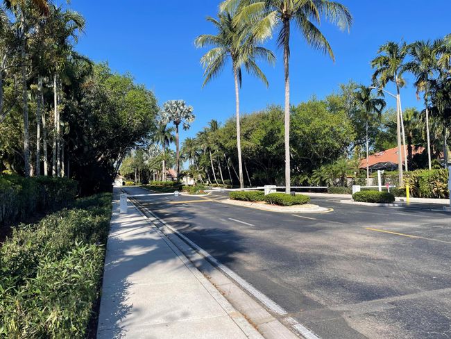 9675 Crescent View Dr N, Condo with 3 bedrooms, 2 bathrooms and null parking in Boynton Beach FL | Image 30