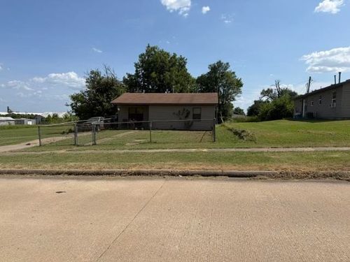 719 W Moses St, Cushing, OK, 74023-3129 | Card Image