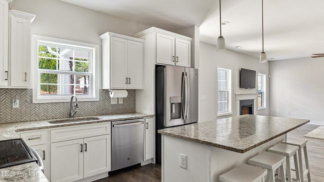 Kitchen Island | Image 8