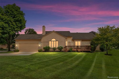 35144 Knollwood Ln, Farmington Hills, MI, 48335-4696 | Card Image