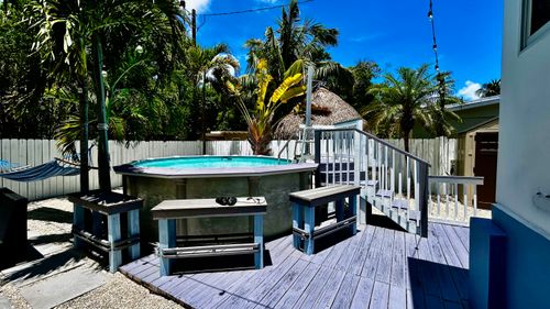 124 S Bay Harbor Dr, Key Largo, FL, 33037-2003 | Card Image