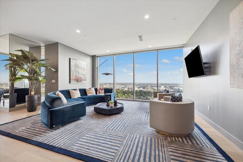 2101-1711 Allen Pkwy, Houston, TX, 77019-2018 | Card Image