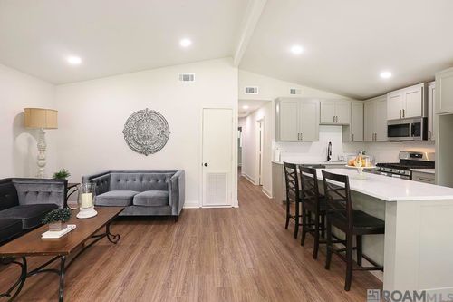 2838 73rd Ave, Baton Rouge, LA, 70807-6033 | Card Image