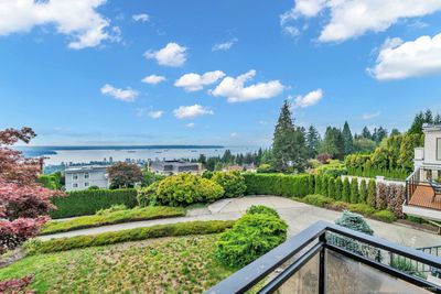 2171 Westhill Wynd, House other with 6 bedrooms, 3 bathrooms and null parking in West Vancouver BC | Image 2