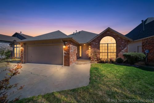 6311 S 90th East Ave, Tulsa, OK, 74133-6330 | Card Image