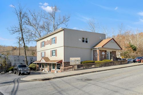 11 Peekskill Hollow Rd, Putnam Valley, NY, 10579-3200 | Card Image