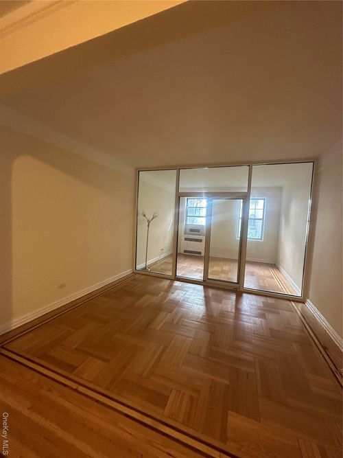 apt-114-111 76th Ave, Forest Hills, NY, 11375-6415 | Card Image